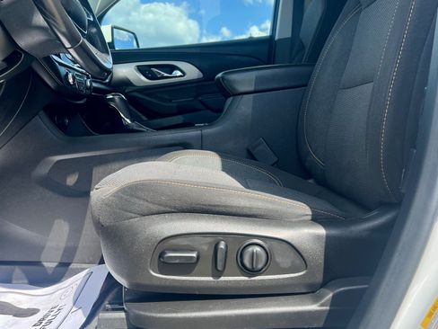 Used 2019 Chevrolet Traverse LT FWD image 9