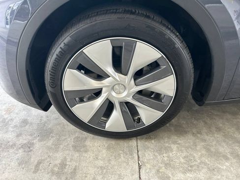 Used 2023 Tesla Model Y Long Range AWD/4WD image 15