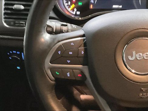 Used 2020 Jeep Grand Cherokee Limited w/ Luxury Group II image 25