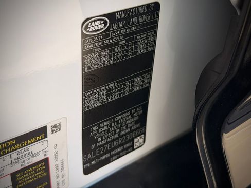 Used 2024 Land Rover Defender 110 X-Dynamic SE image 36