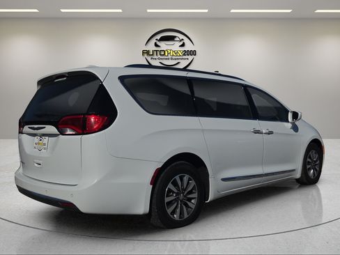 Used 2020 Chrysler Pacifica Touring-L Plus FWD image 7