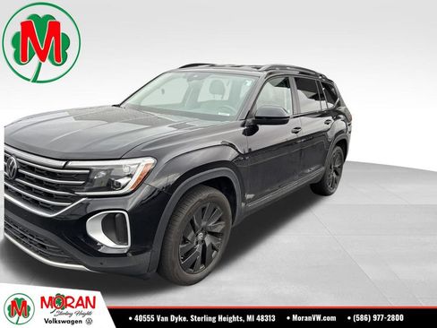 Used 2024 Volkswagen Atlas SE w/ Black Wheel Package AWD/4WD image 1
