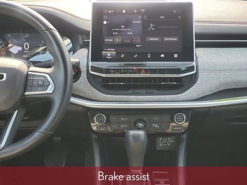 Used 2022 Jeep Compass Latitude image 34