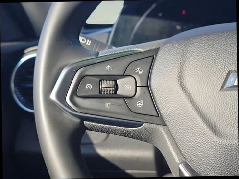 Used 2025 Chevrolet Trax LT w/ Driver Confidence Package image 23