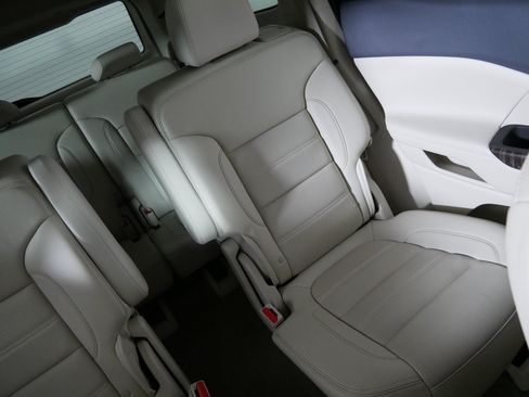 Used 2022 GMC Acadia Denali w/ Denali Ultimate Package FWD image 14