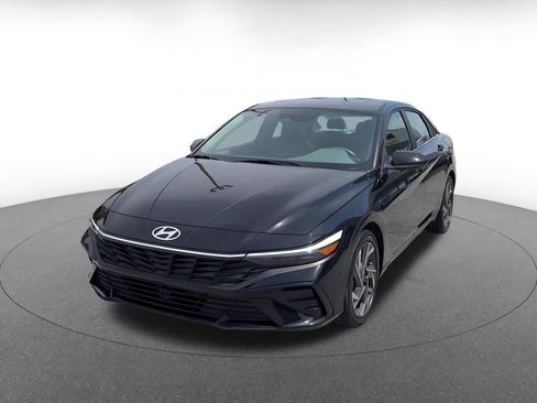 Used 2025 Hyundai Elantra SEL FWD image 7
