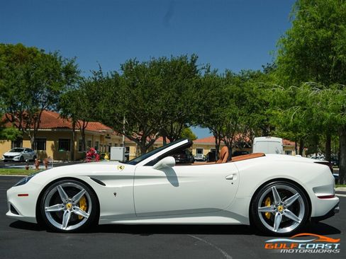 Used 2017 Ferrari California T RWD image 48