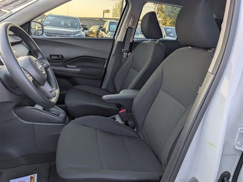 New 2025 Nissan Kicks Play S image 19