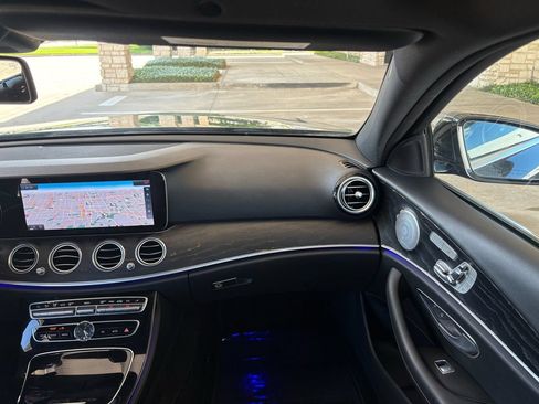 Used 2017 Mercedes-Benz E 300 image 17