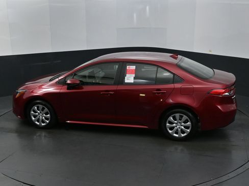 Used 2025 Toyota Corolla LE image 29