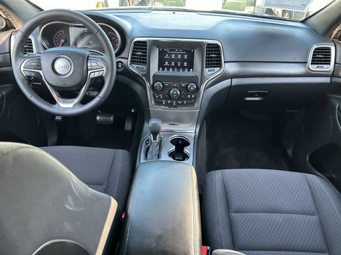 Used 2018 Jeep Grand Cherokee Laredo RWD image 12