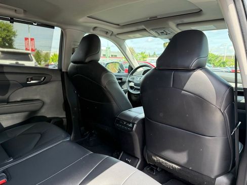 Certified 2024 Toyota Highlander XLE AWD/4WD image 19