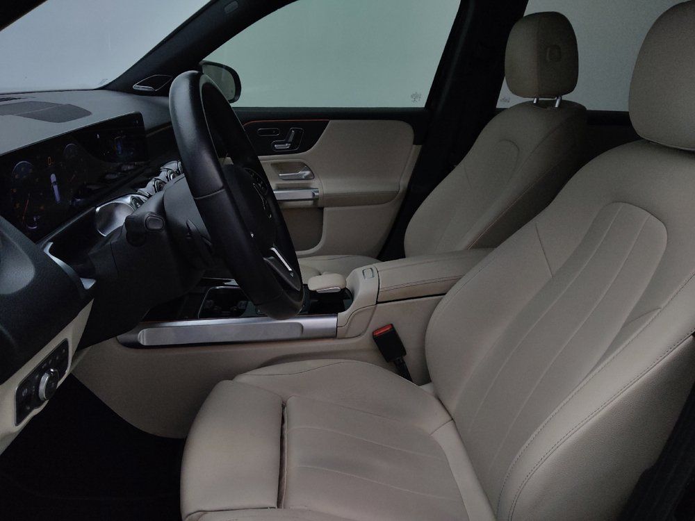 Used 2021 Mercedes-Benz GLB 250 w/ Premium Package image 17