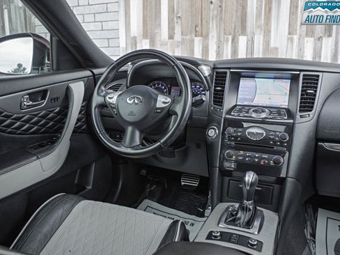 Used 2017 INFINITI QX70 AWD w/ Limited Package image 16