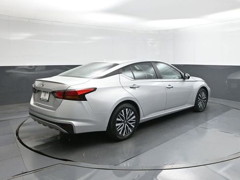 Used 2025 Nissan Altima 2.5 SV image 8