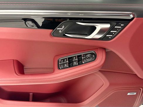 New 2026 Porsche Macan image 11