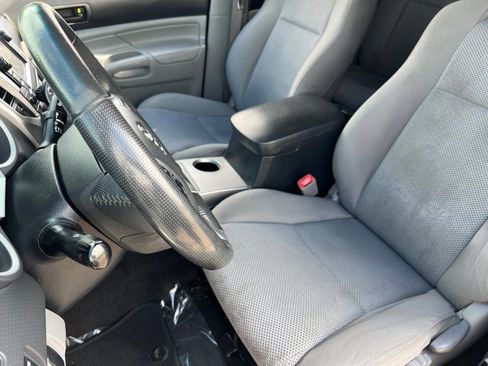 Used 2013 Toyota Tacoma PreRunner w/ TRD Sport Pkg image 19