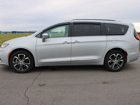 Used 2022 Chrysler Pacifica Pinnacle image 4