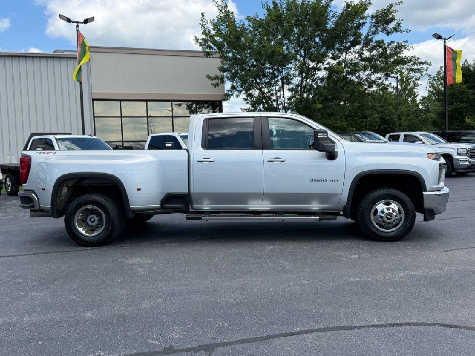 Used 2023 Chevrolet Silverado 3500 LT AWD/4WD image 9