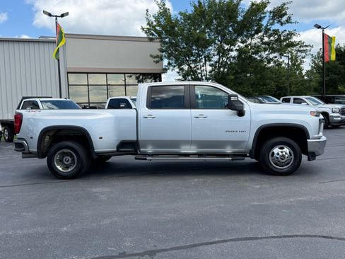 Used 2023 Chevrolet Silverado 3500 LT AWD/4WD image 9