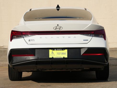 Used 2025 Hyundai Elantra Hybrid FWD image 10