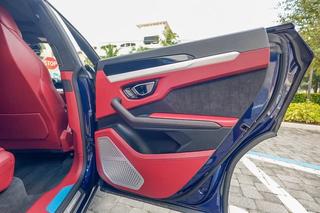 Used 2022 Lamborghini Urus AWD/4WD image 88