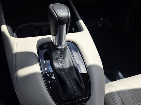 Used 2025 Honda HR-V LX image 19