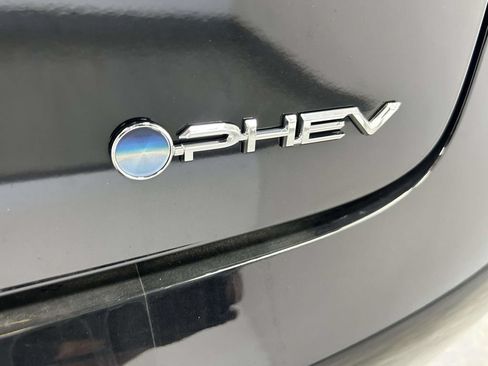 Used 2026 Toyota Prius Plug-In Hybrid FWD image 11