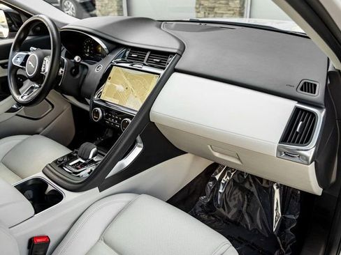Used 2022 Jaguar E-PACE SE image 29