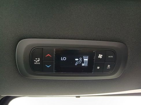 New 2026 Chrysler Pacifica Select AWD/4WD image 27