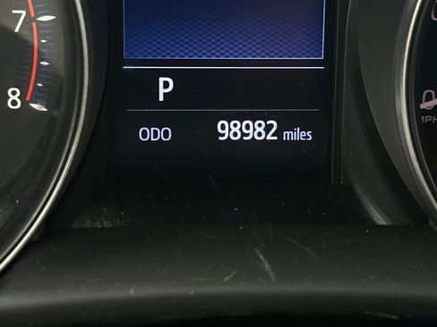 Used 2019 Toyota C-HR LE FWD image 25