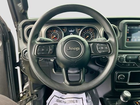 Used 2023 Jeep Gladiator Sport AWD/4WD image 11