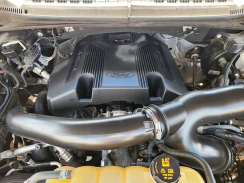 Used 2019 Ford F150 Lariat w/ Equipment Group 502A Luxury AWD/4WD image 29