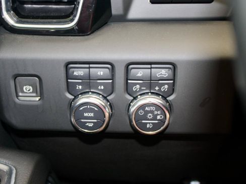 Used 2024 GMC Sierra 3500 Denali w/ Denali Reserve Package AWD/4WD image 19