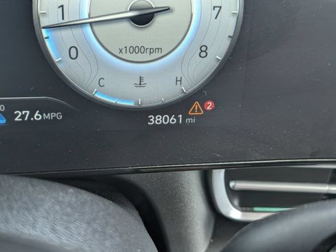 Used 2024 Hyundai Elantra Limited FWD image 14