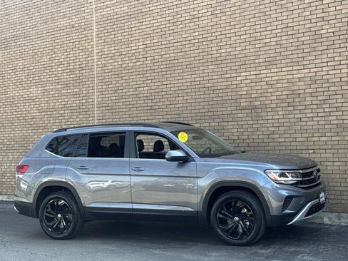 Used 2023 Volkswagen Atlas SE w/ Panoramic Sunroof Package image 7