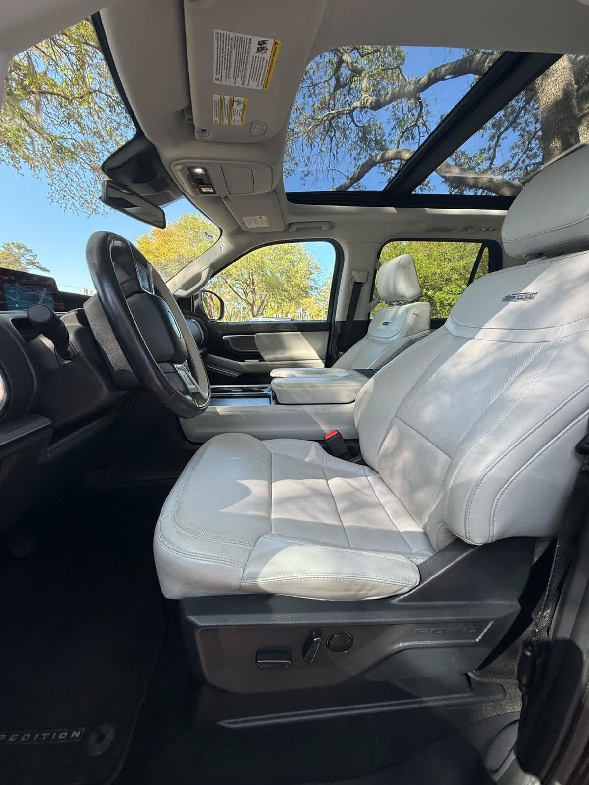 Used 2025 Ford Expedition Platinum AWD/4WD image 10