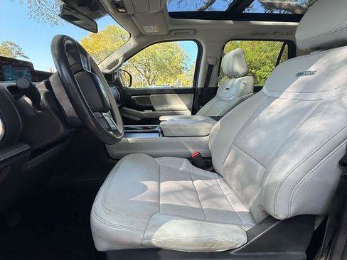 Used 2025 Ford Expedition Platinum image 10