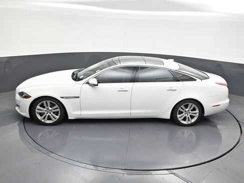 Used 2016 Jaguar XJ L Portfolio RWD image 16