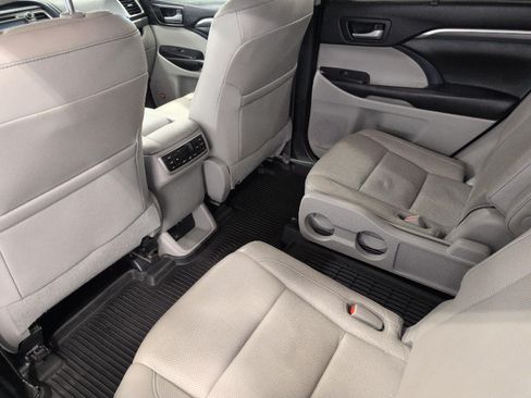 Used 2019 Toyota Highlander Limited Platinum AWD/4WD image 21