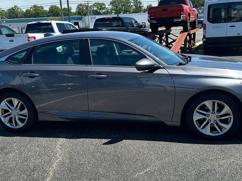 Used 2018 Honda Accord LX image 4