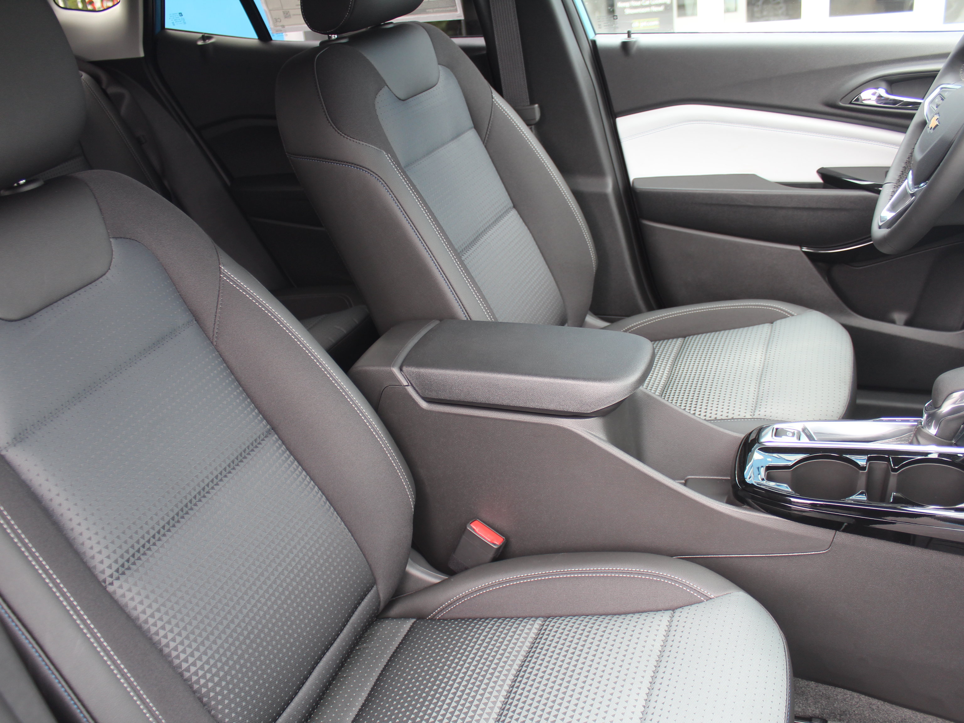 New 2026 Chevrolet Trax LT w/ LT Convenience Package FWD image 32