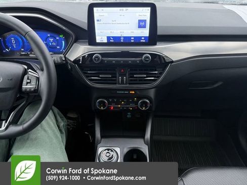 Used 2022 Ford Escape Titanium image 29