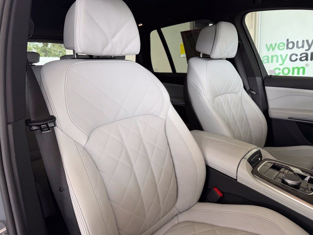 Used 2025 BMW X5 xDrive40i w/ M Sport Package AWD/4WD image 24