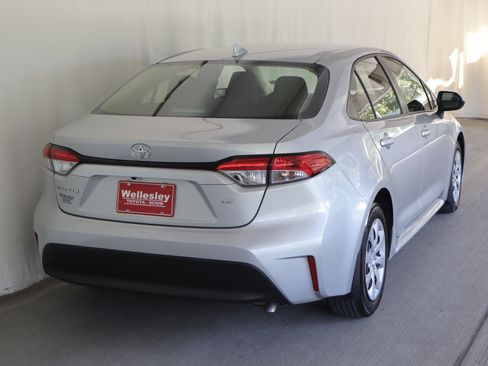 Used 2023 Toyota Corolla LE w/ Carpet Mat Package (TMS) FWD image 6