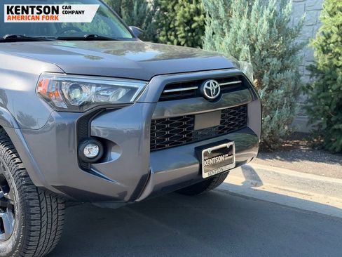 Used 2022 Toyota 4Runner SR5 Premium w/ Moonroof Package AWD/4WD image 11
