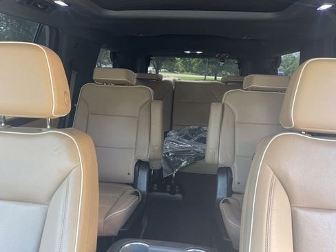 Used 2023 Chevrolet Tahoe Premier w/ Premium Package AWD/4WD image 23