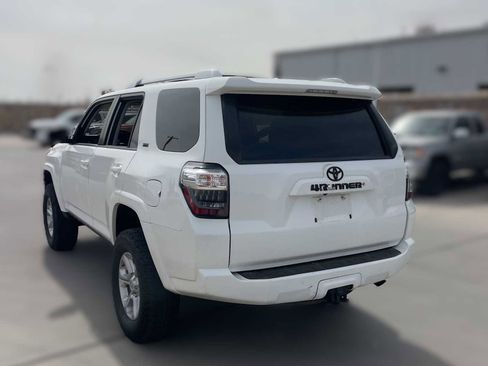 Used 2015 Toyota 4Runner SR5 image 2