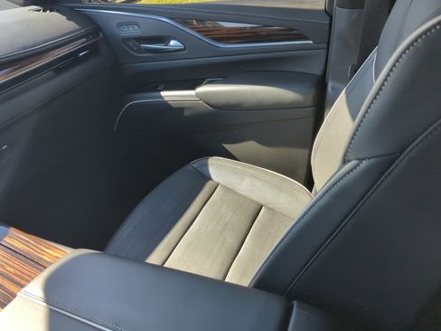 Used 2023 Cadillac Escalade ESV Premium Luxury image 14