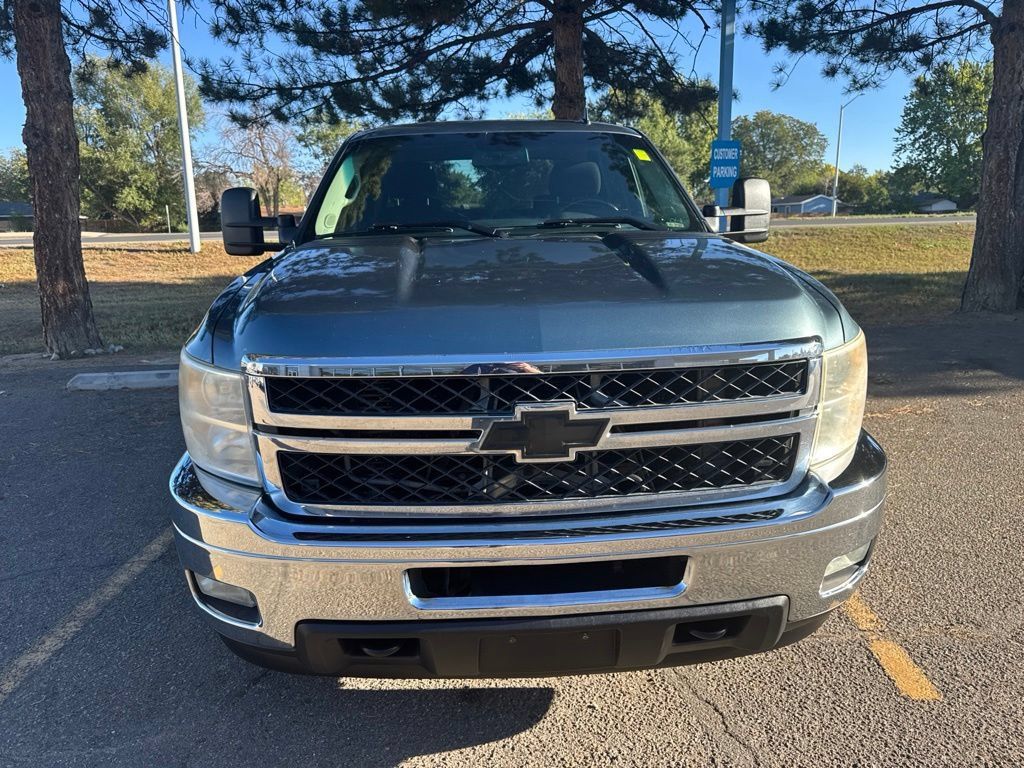 Used 2011 Chevrolet Silverado 2500 LT w/ Interior Plus Package AWD/4WD image 4